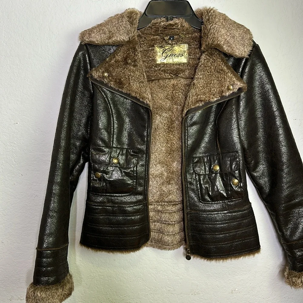 Guess - Picture 3 of 17